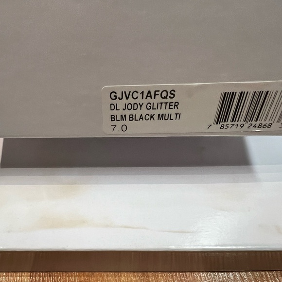 New in Box - Dirty Laundry Sandal *Jody" (US 7) - Picture 8 of 12